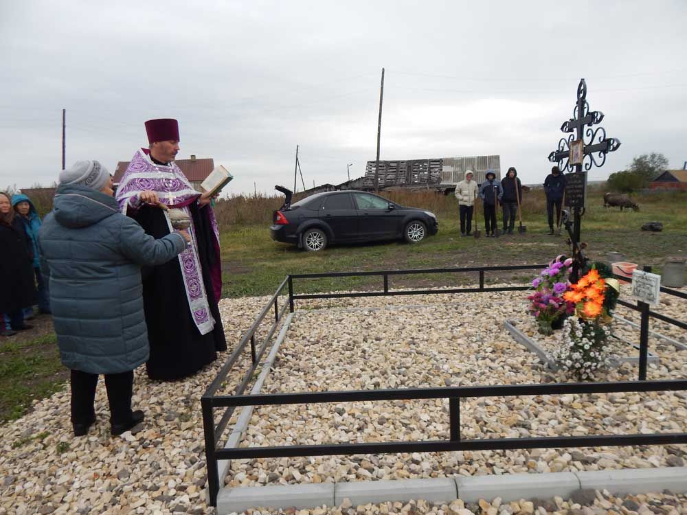 Освящение поклонного Креста в селе Салтыково Сердобского района