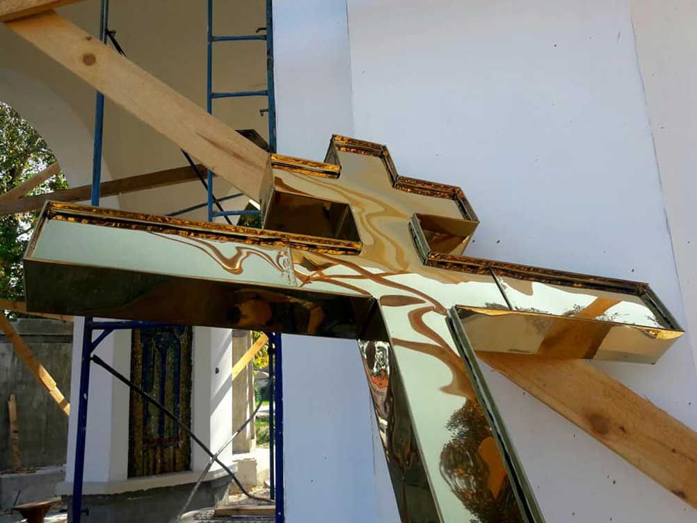 Крест на реконструированной часовне